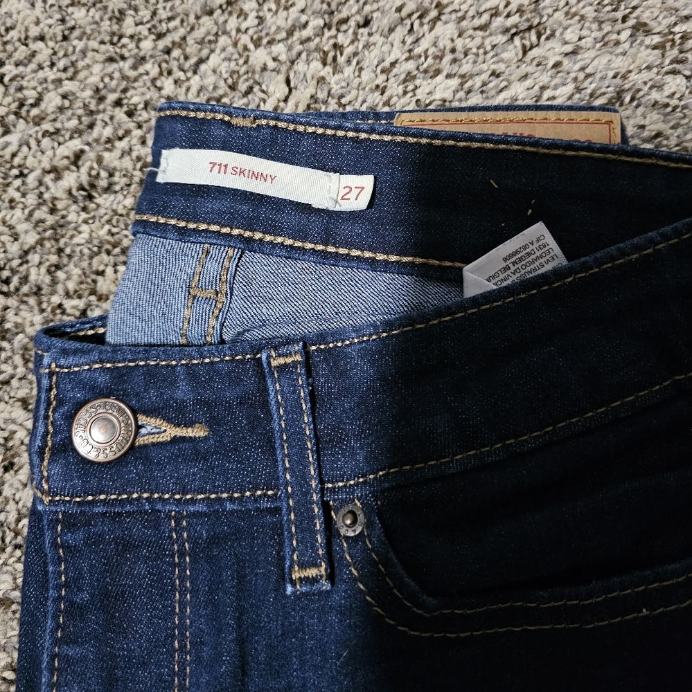 Levi Jeans - Picture 3 of 7